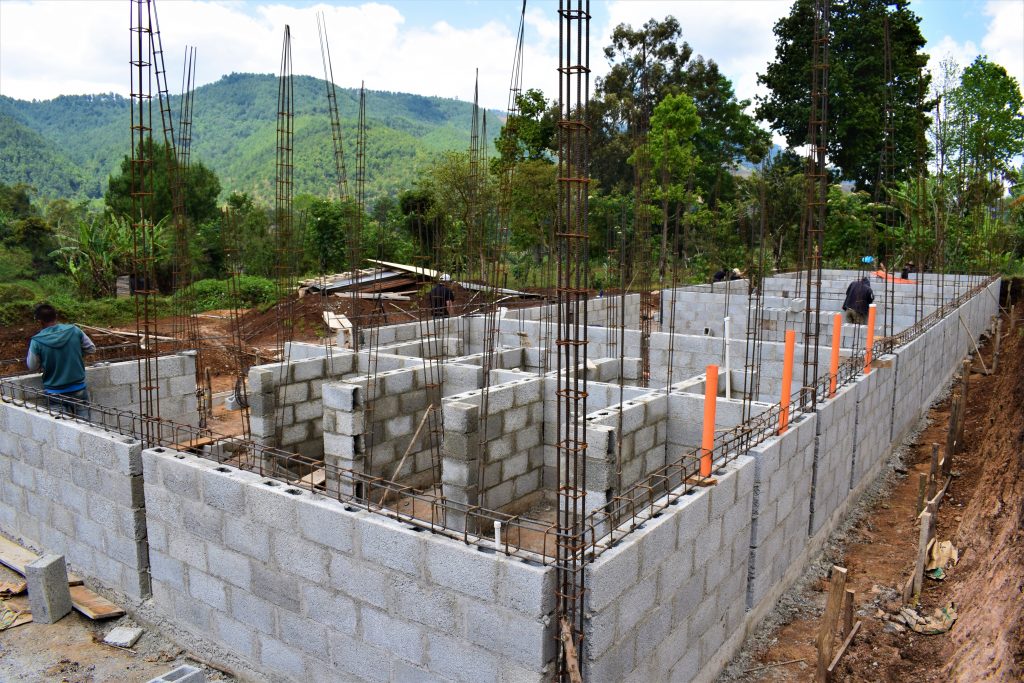 Walls going up in Chijulhá