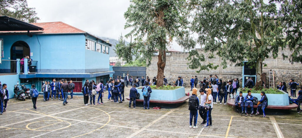 Students milling about in the courtyard of a Vida School